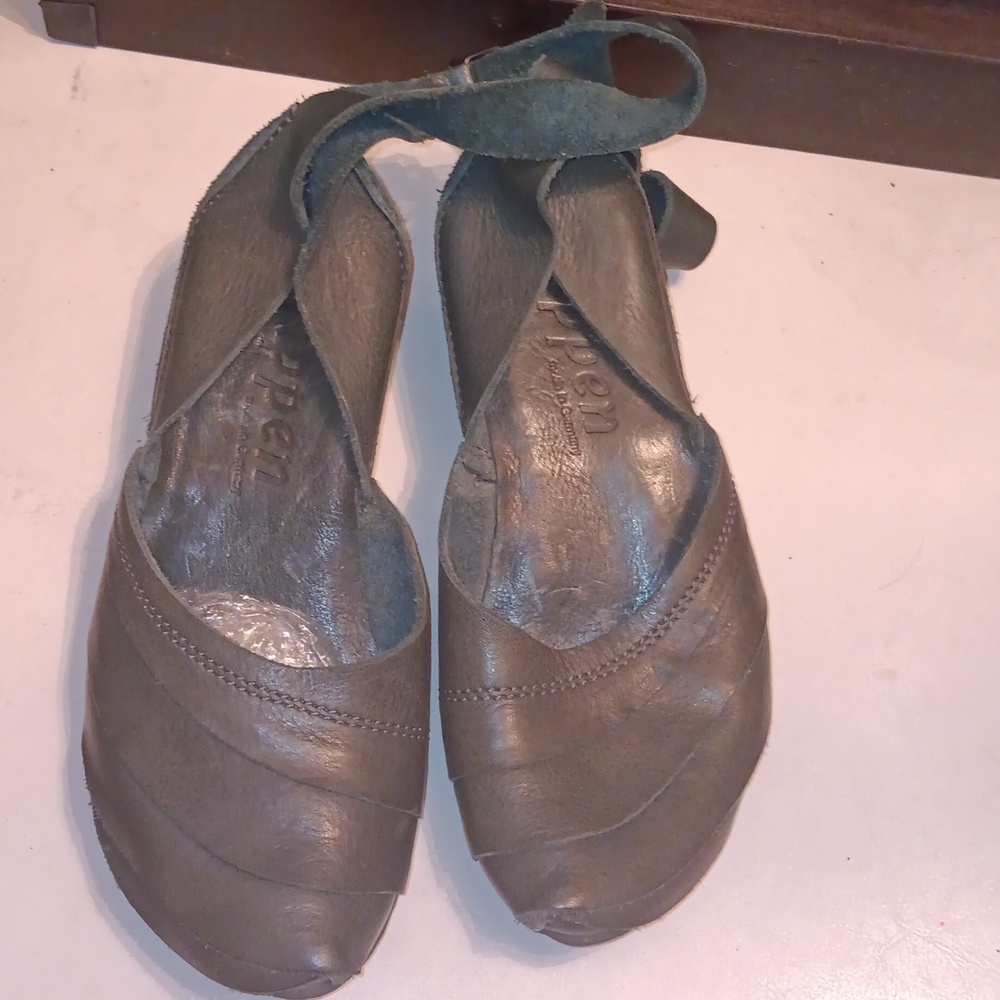 NWOT TRIPPEN MARY JANES